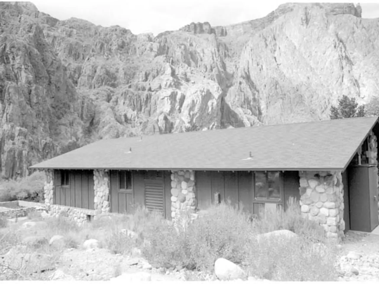 Tragic Accident Near Brewster Hut Leads to Safety Advisory