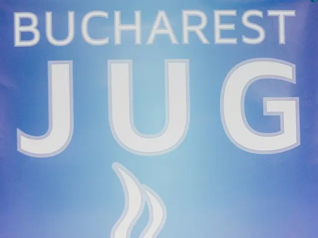 Employment during vacations requires a contract of employment according to the trade union...