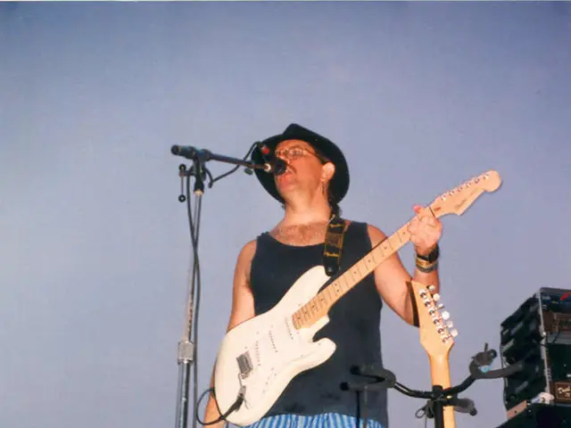 Guide on Blending Acoustic Guitar and Vocals: Techniques for Achieving Harmonious Combinations