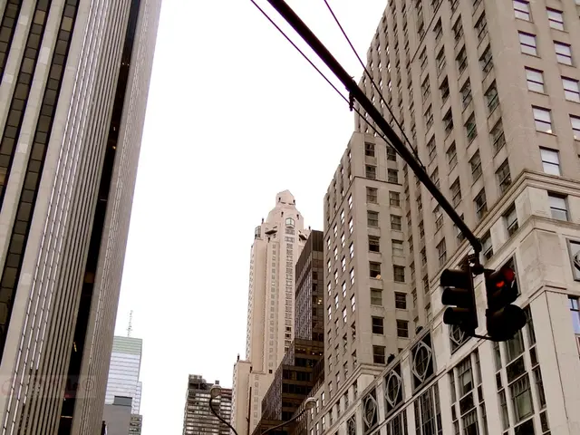 chaotic four-hour disruption of air traffic control in the UK labeled as ineffective and unskilled...