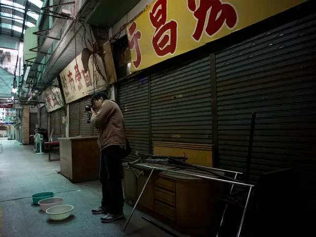 "Vacation Photography Success": Mastering Skills During Low-Light Moments