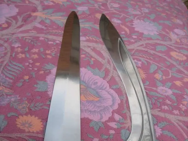 These are the two swords on this cloth.